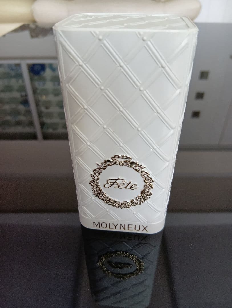 モリニューMOLYNEUX Fête 未使用　香水