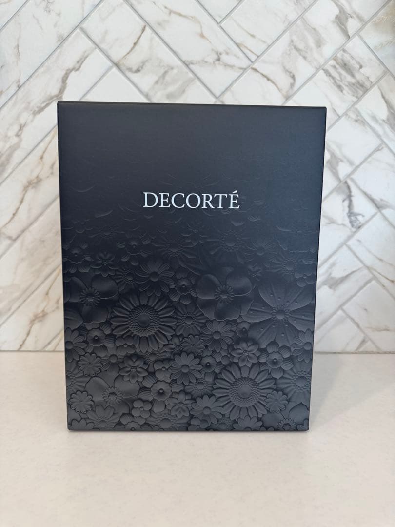 コスメデコルテ　エターナルエレガンスボックスパルファンとボックス限定品2点セット