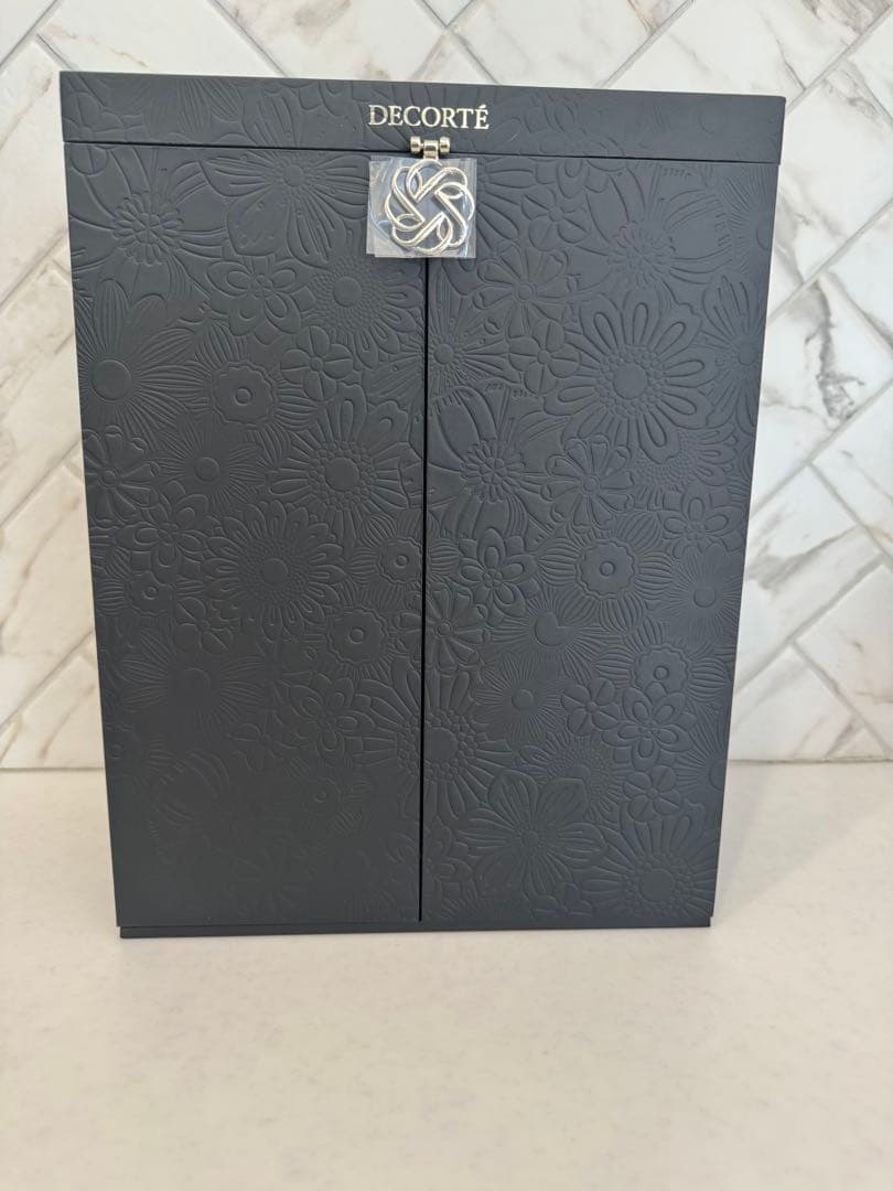 コスメデコルテ　エターナルエレガンスボックスパルファンとボックス限定品2点セット