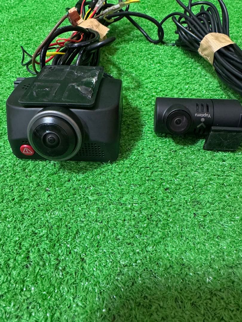 ユピテル Q-32R ドライブレコーダー 前後カメラ　32GB SDカード付き