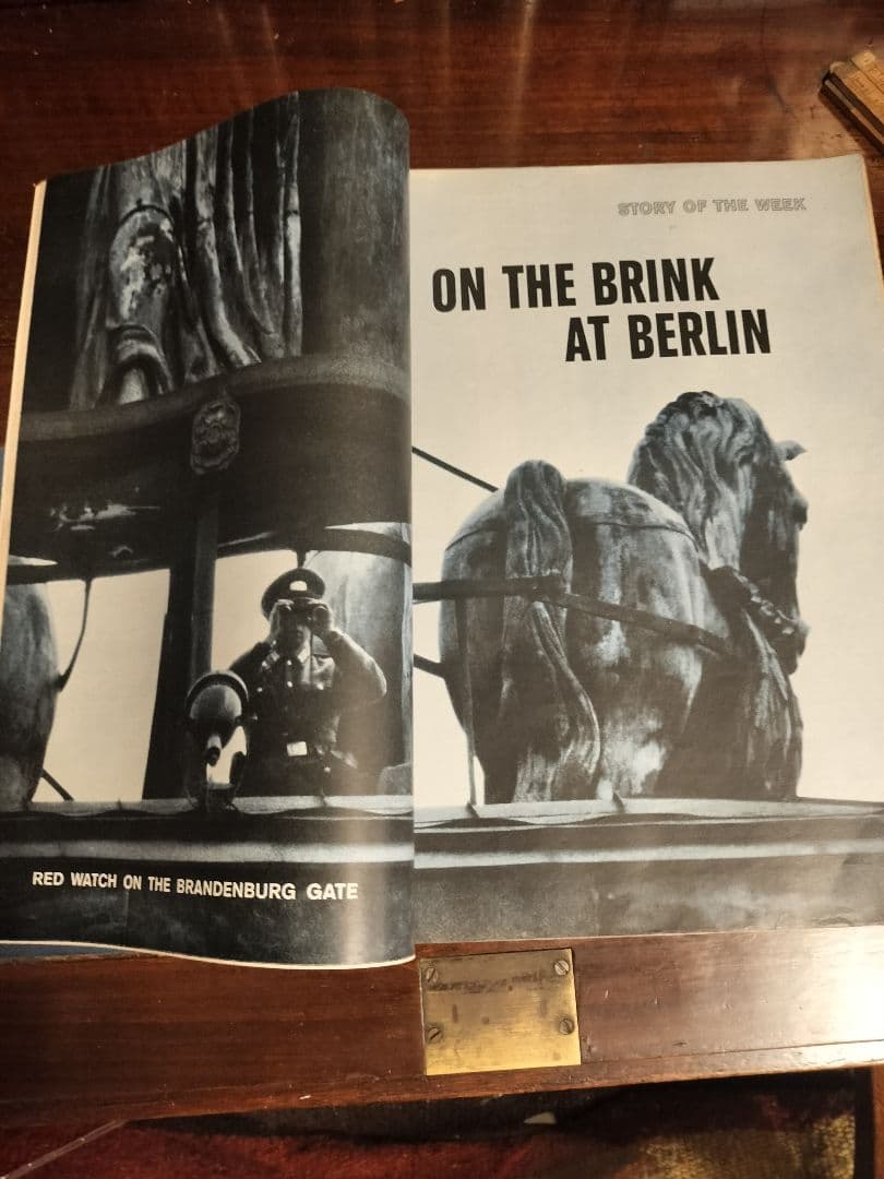 LIFE 誌　ベルリンの壁建設　希少　有名Escapes to freedom