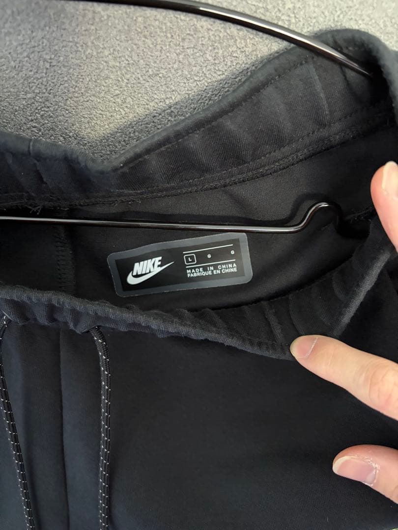 NIKE　テックフリース　セットアップ　ブラック×ボルト