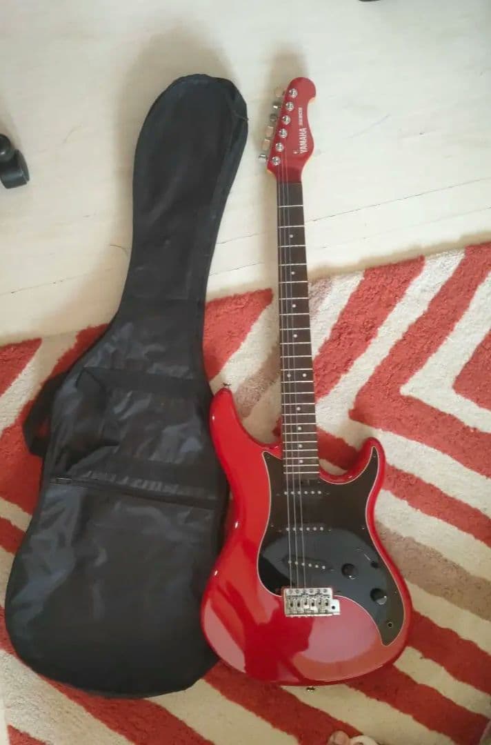 YAMAHA SE203 エレキギター