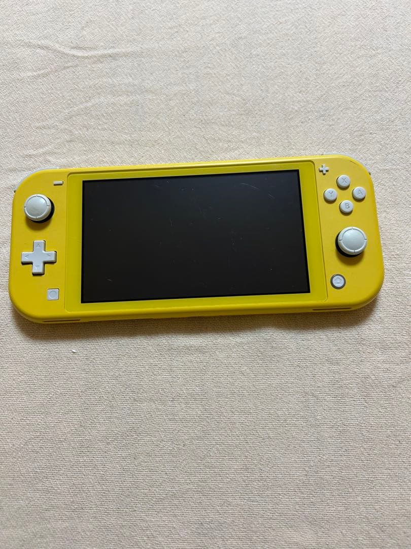 ピ*カ様 Nintendo Switch Lite イエロー + ゲーム2本セッ