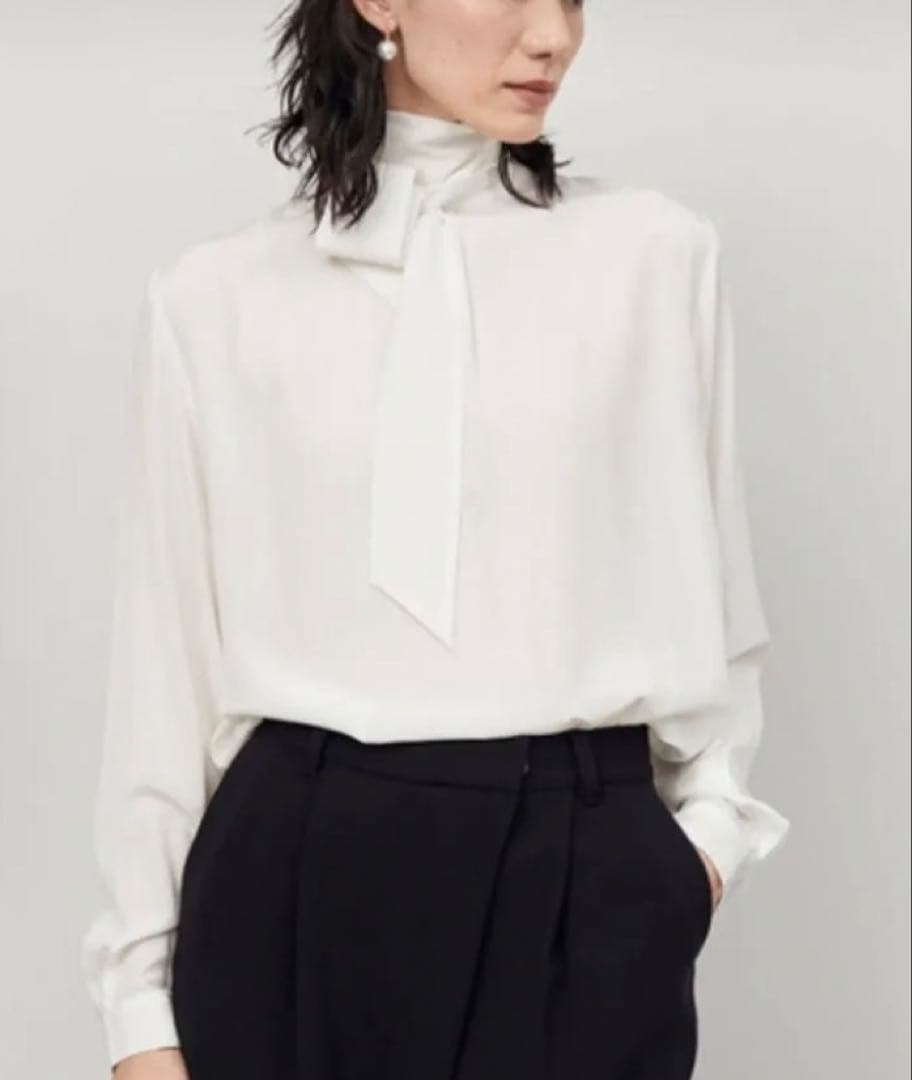 美品＊ソージュ soeju シルクストレッチ ボウタイ ブラウス 白