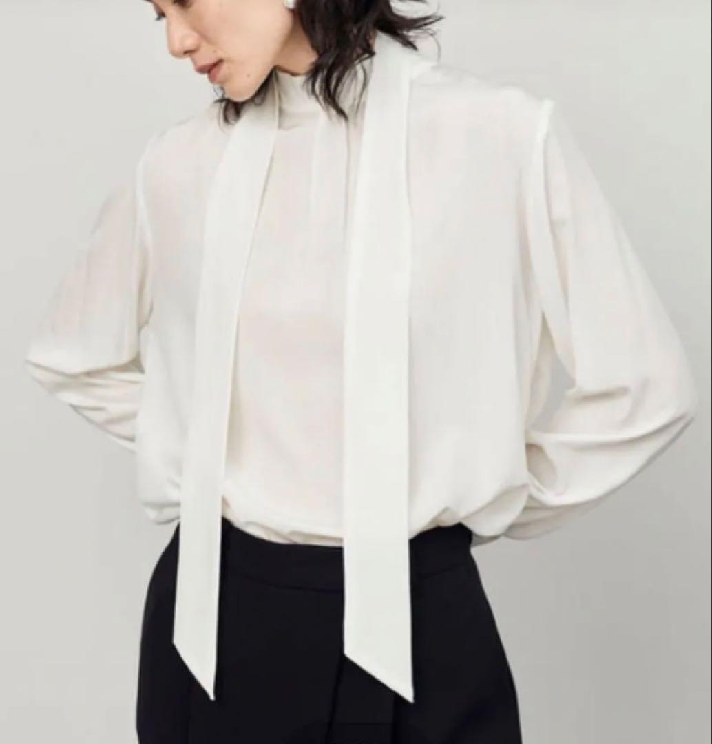 美品＊ソージュ soeju シルクストレッチ ボウタイ ブラウス 白