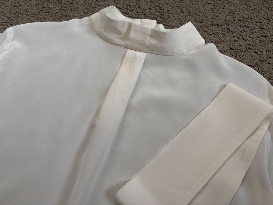 美品＊ソージュ soeju シルクストレッチ ボウタイ ブラウス 白