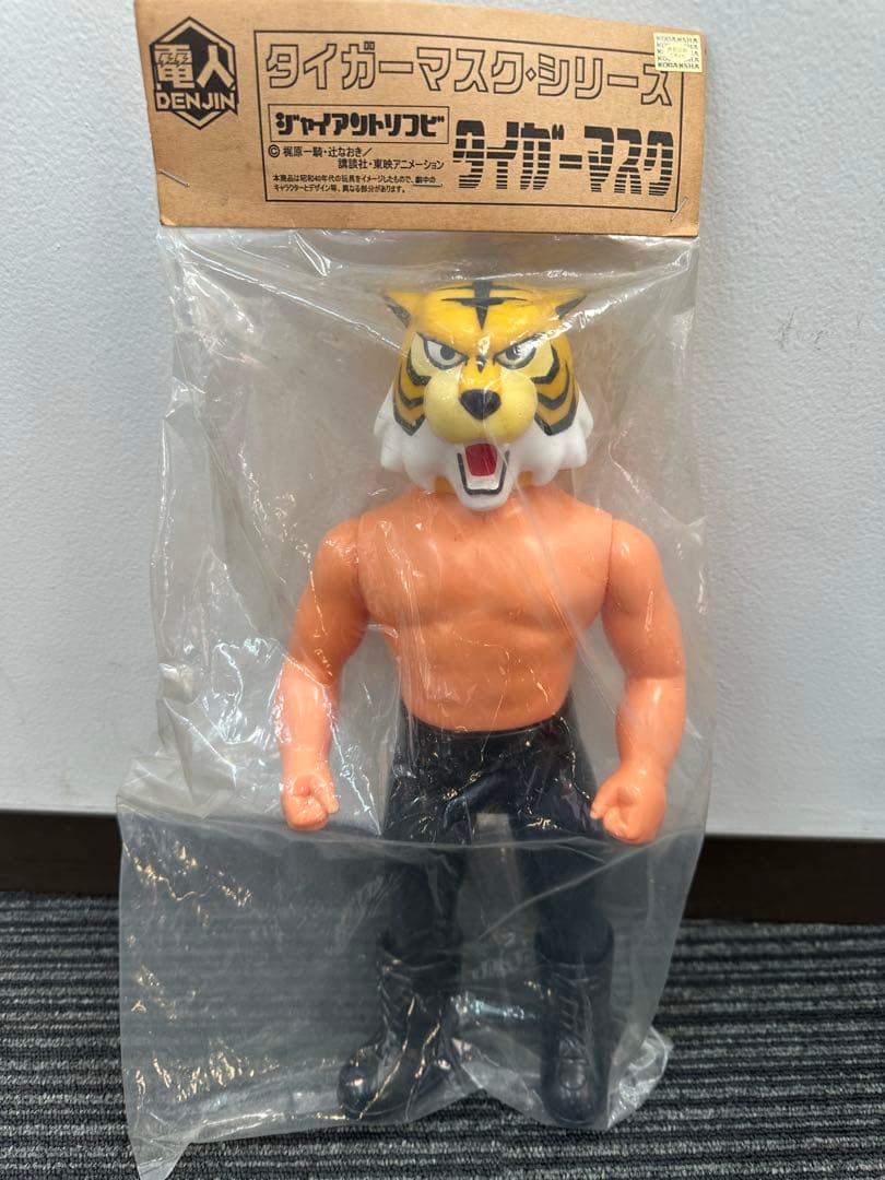 タイガーマスク　電人　ジャイアントソフビ（未開封）袋汚れあり