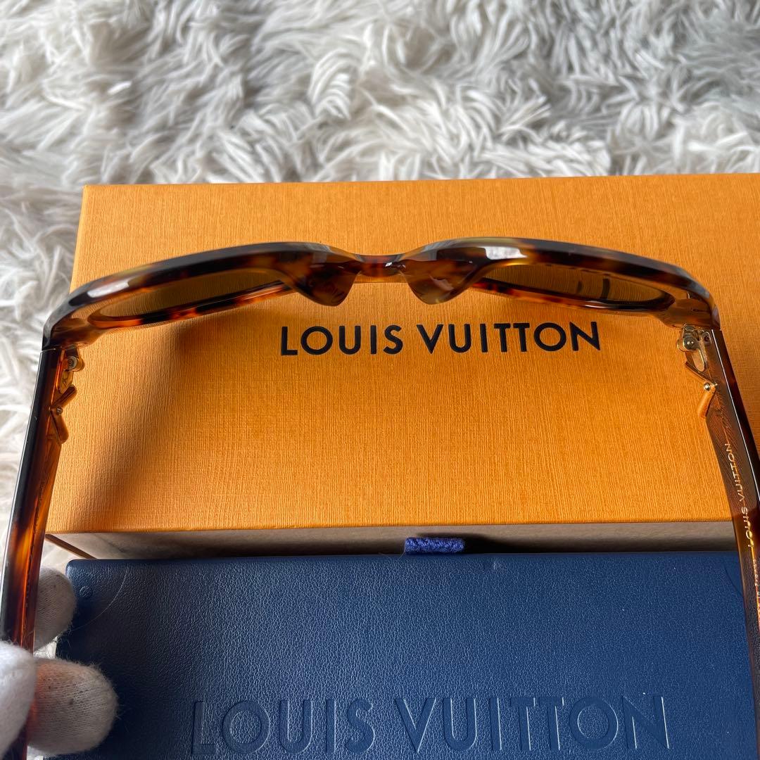【極美品】ルイヴィトン サングラス エッセンシャルV E2374E