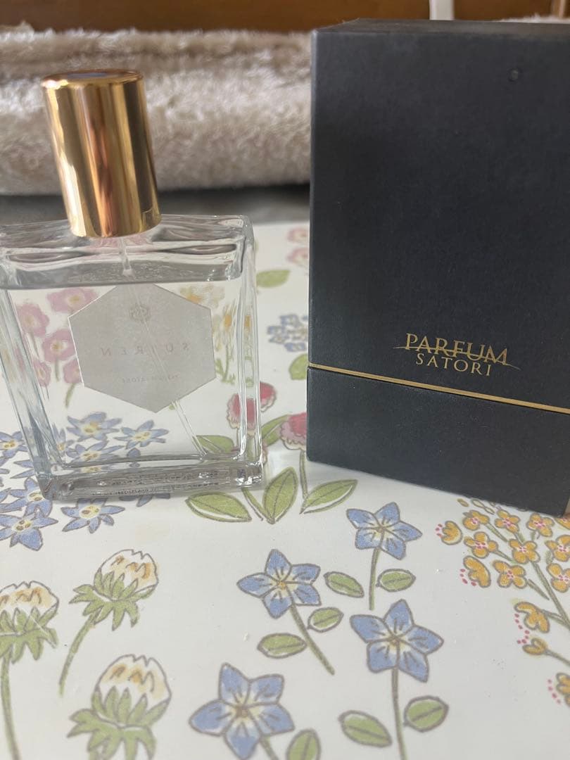 入手困難　パルファンサトリ　スイレン　香水 箱あり　50ml