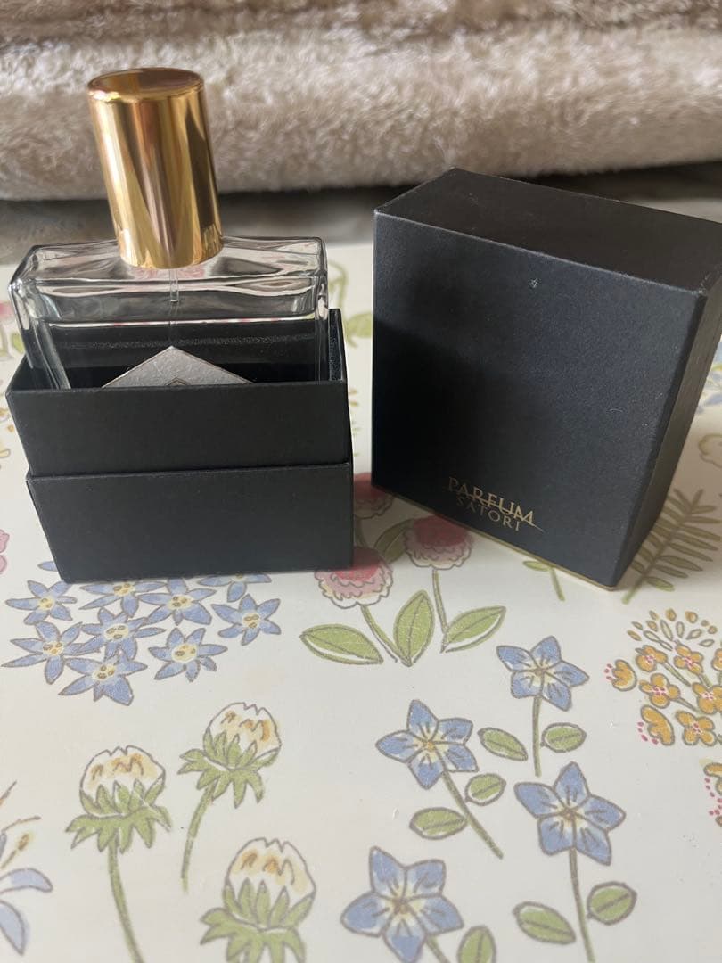 入手困難　パルファンサトリ　スイレン　香水 箱あり　50ml