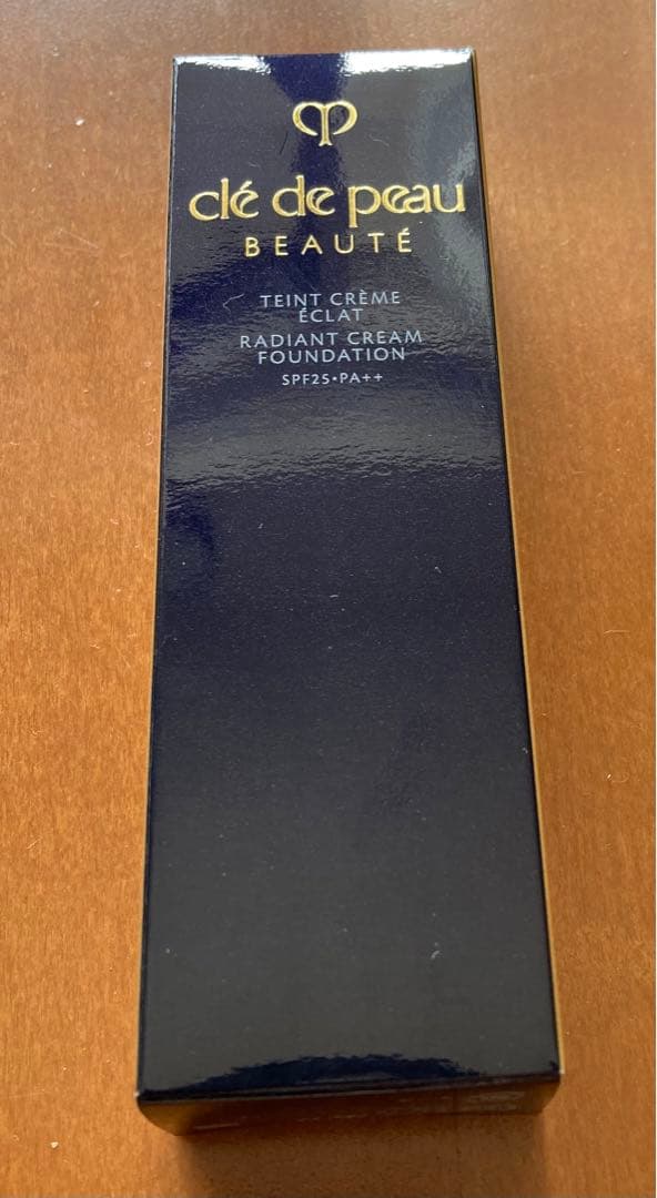 新品未使用【資生堂★クレドポーボーテ/タンクレームエクラn(オークル20）