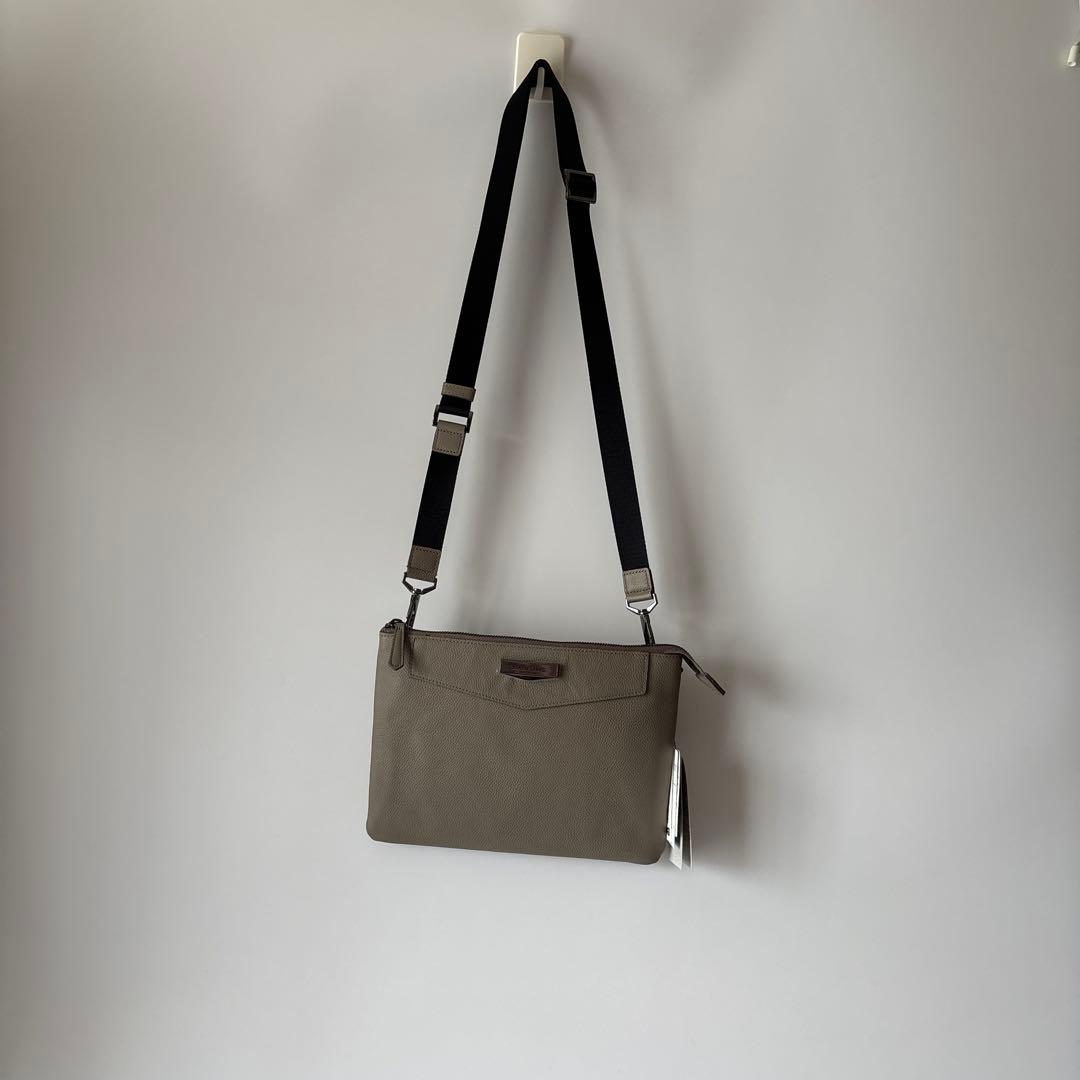 ブラックレーベルクレストブリッジ　エンボスシュリンクレザーサコッシュ