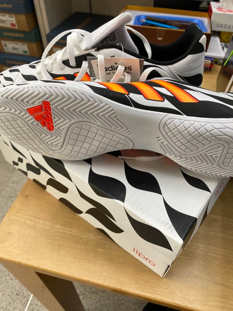 アディダス　フットサルシューズ　27.5cm