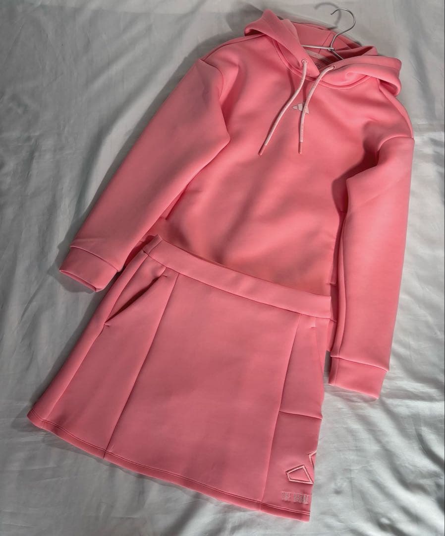 未使用adidas ダンボールニットフーディースカート セットアップ　ピンク