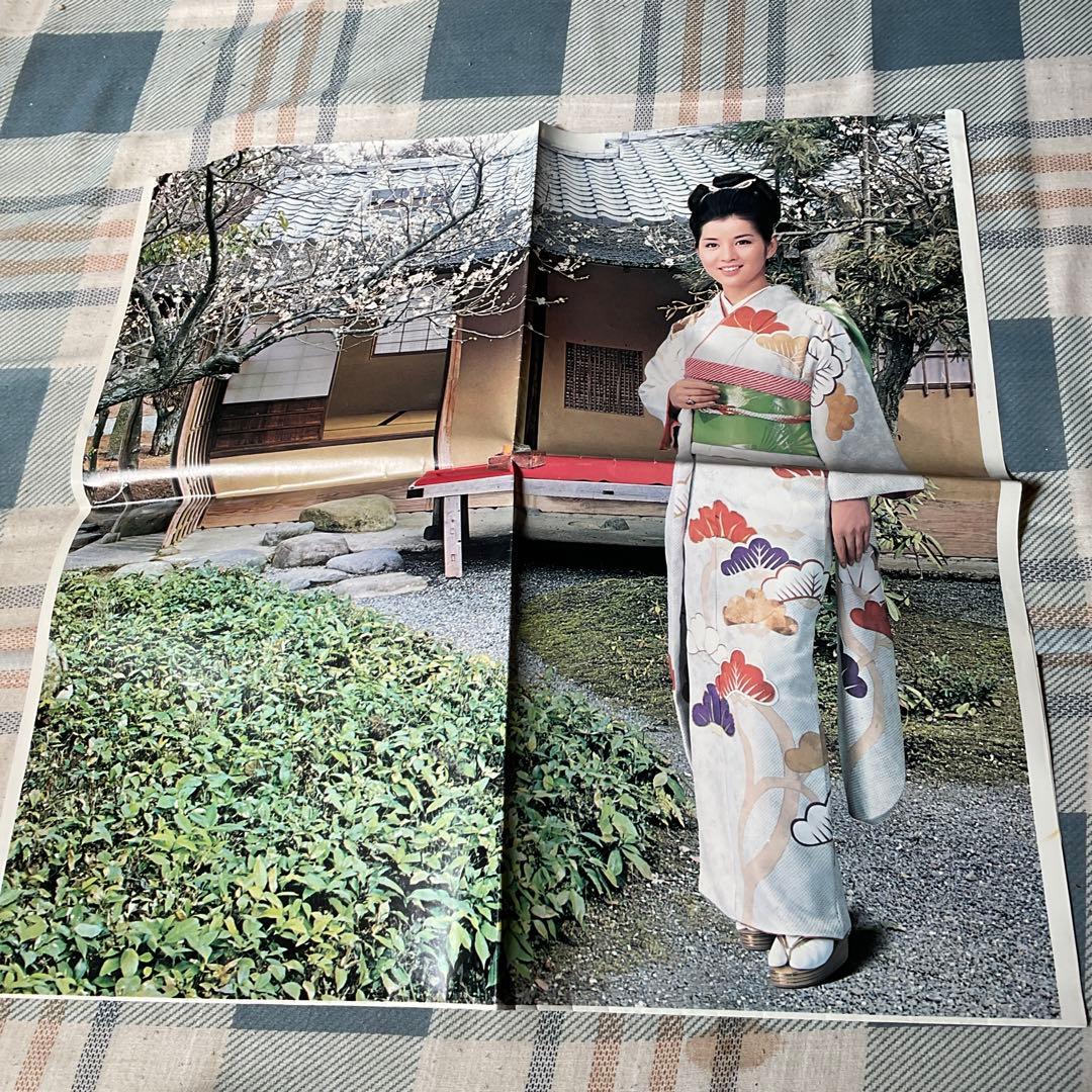 吉永小百合切り抜き集。1965年から1971年頃。【50枚程、折れ、破れ有り】