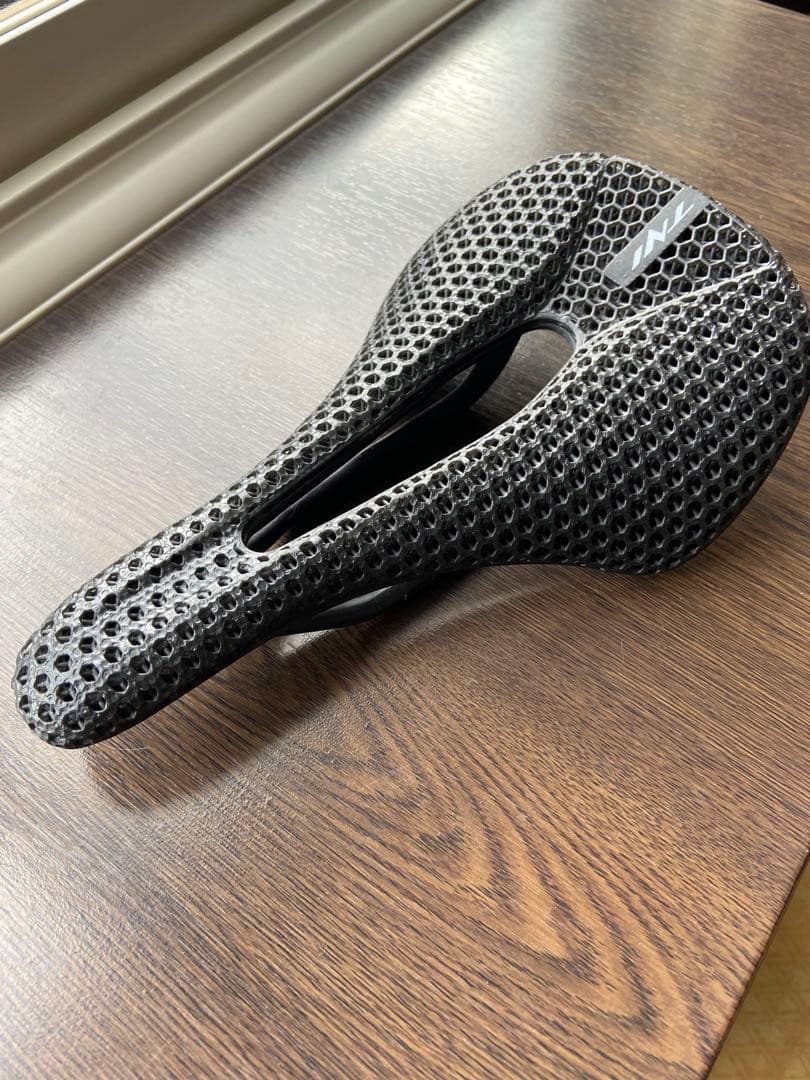 TNI 3D カーボンサドル