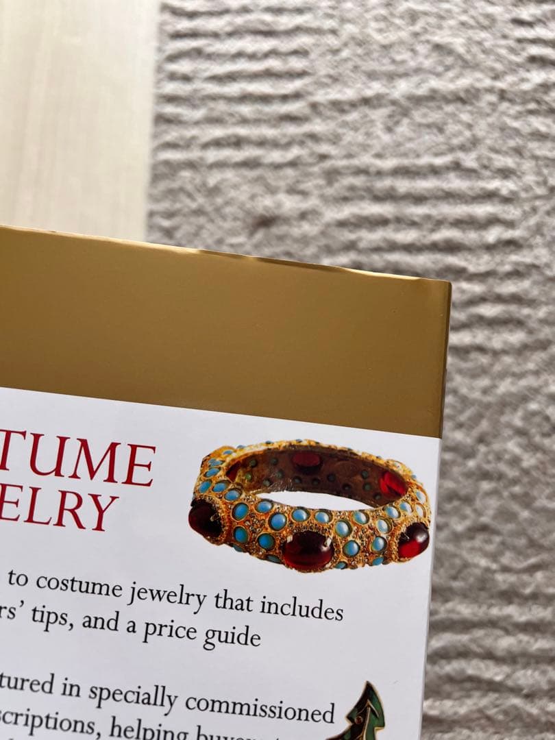 コスチューム　ジュエリー　本