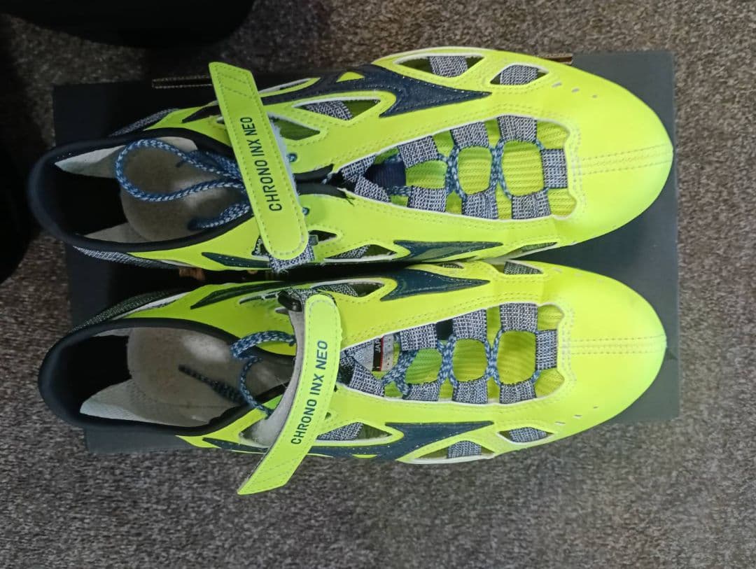 ミズノ　クロノインクスネオジャパン25.5cm ネオンイエロー