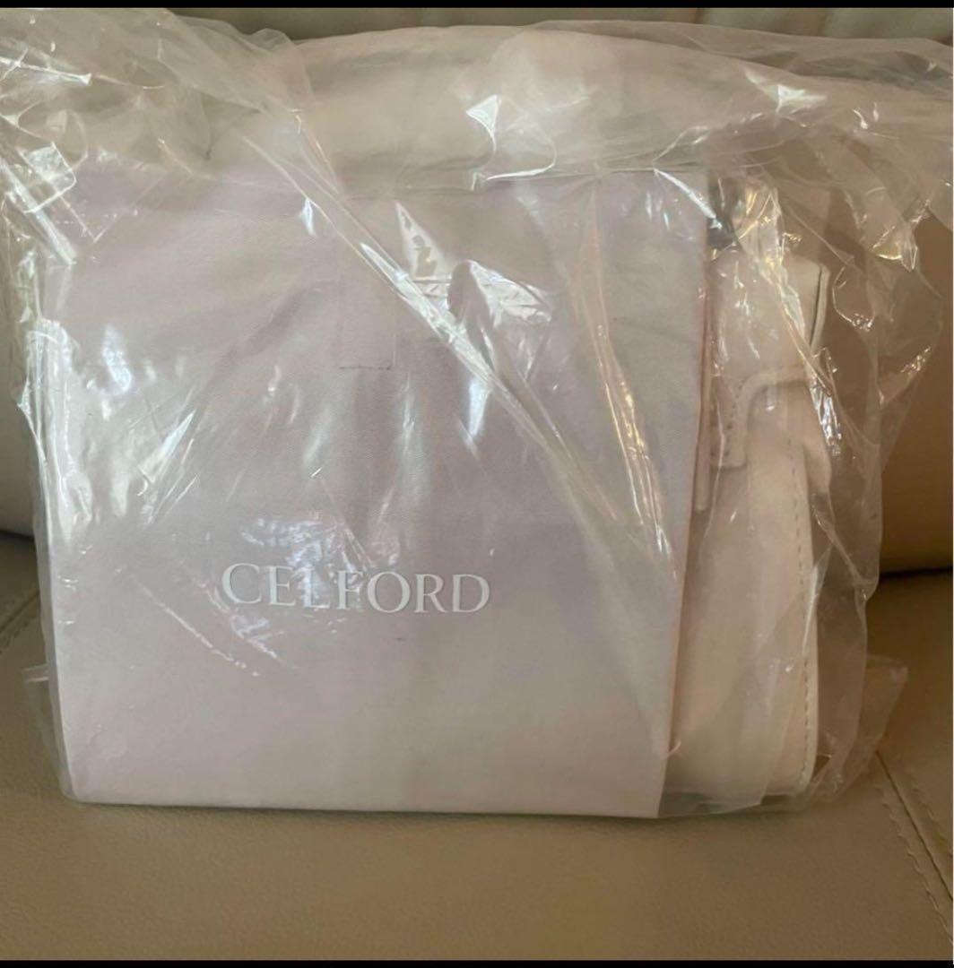 ビジュースタッズポシェット　セルフォード　ショルダーバッグ　アイボリー