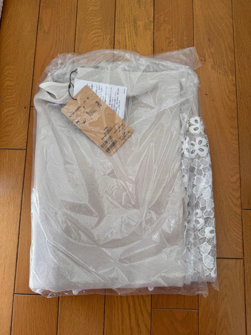 BEARDSLEY♡新品タグ付裾レースカットソーベージュ 完売色