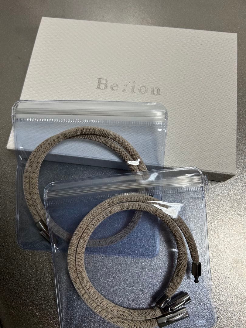 Be:ion 繊維製ベージュブレスレット&アンクレットのセット