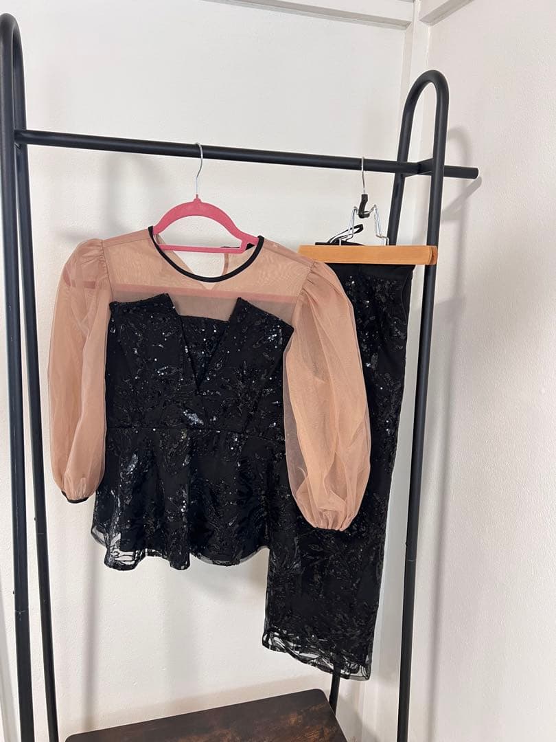 LEJA シアーパフスリーブペプラムスパンコール花柄Iラインドレス