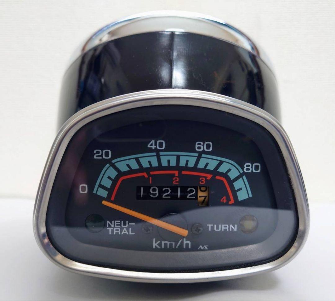 CD90ヘッドライト、スピードメーター