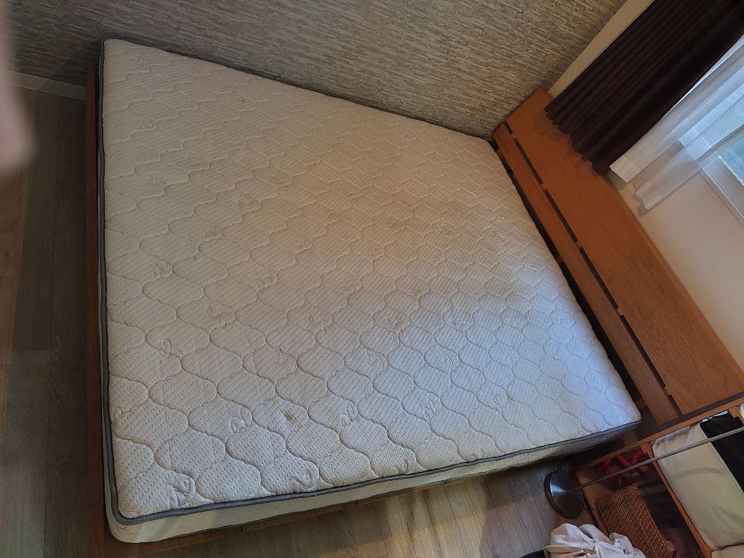 【札幌引取送料無償・その他地域送料要相談】ニトリベッドフレーム　クイーンサイズ