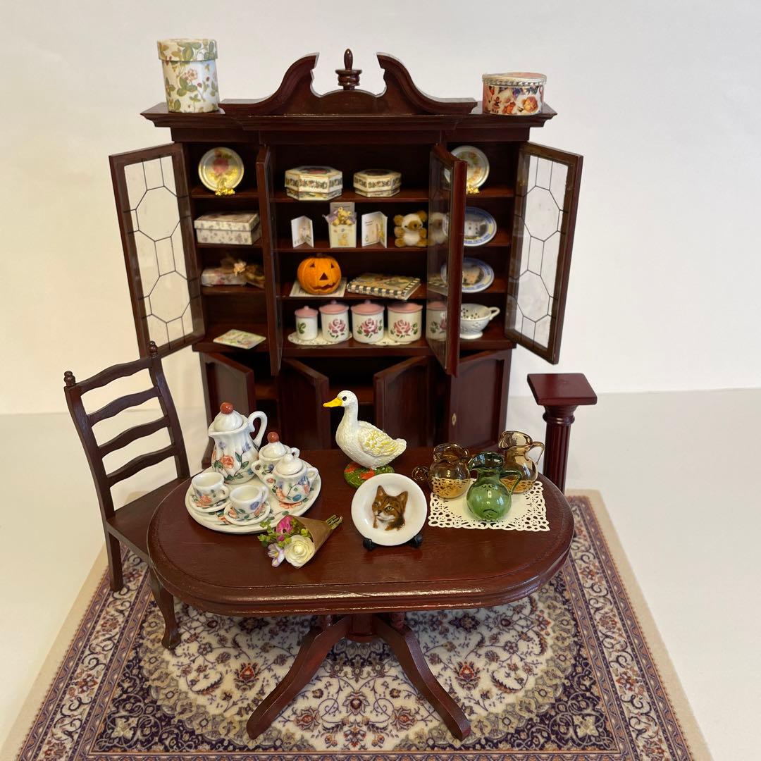 1/12ドールハウス ミニチュア●雑貨屋 アンティーク家具 リビングボード 食器
