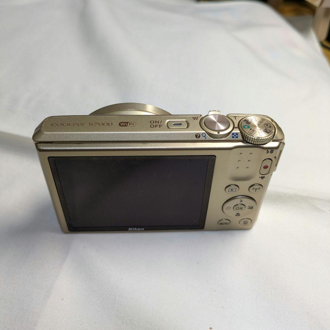 とうこ　本体のみ ニコン COOLPIX S7000　　角傷あり