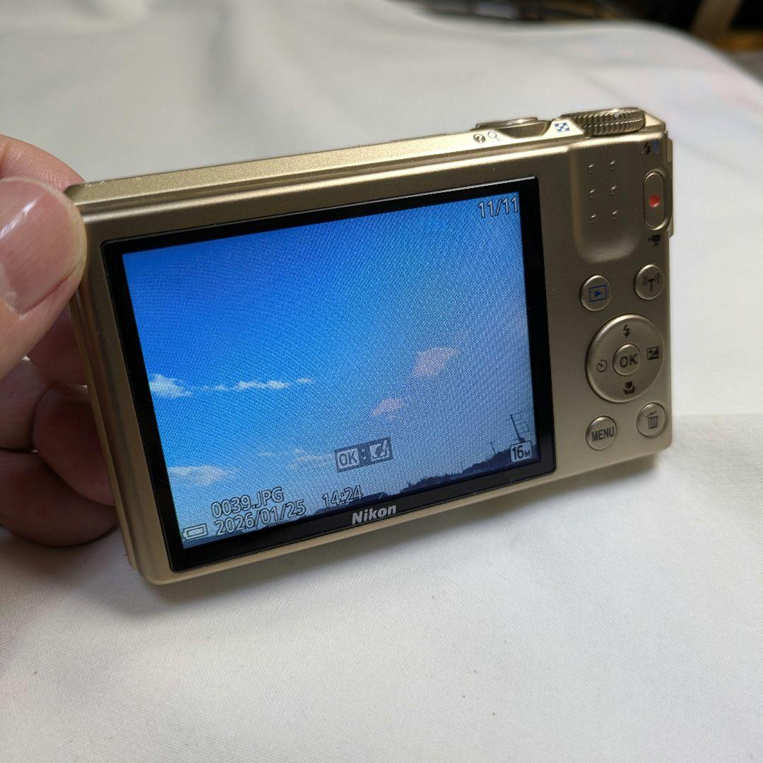 とうこ　本体のみ ニコン COOLPIX S7000　　角傷あり