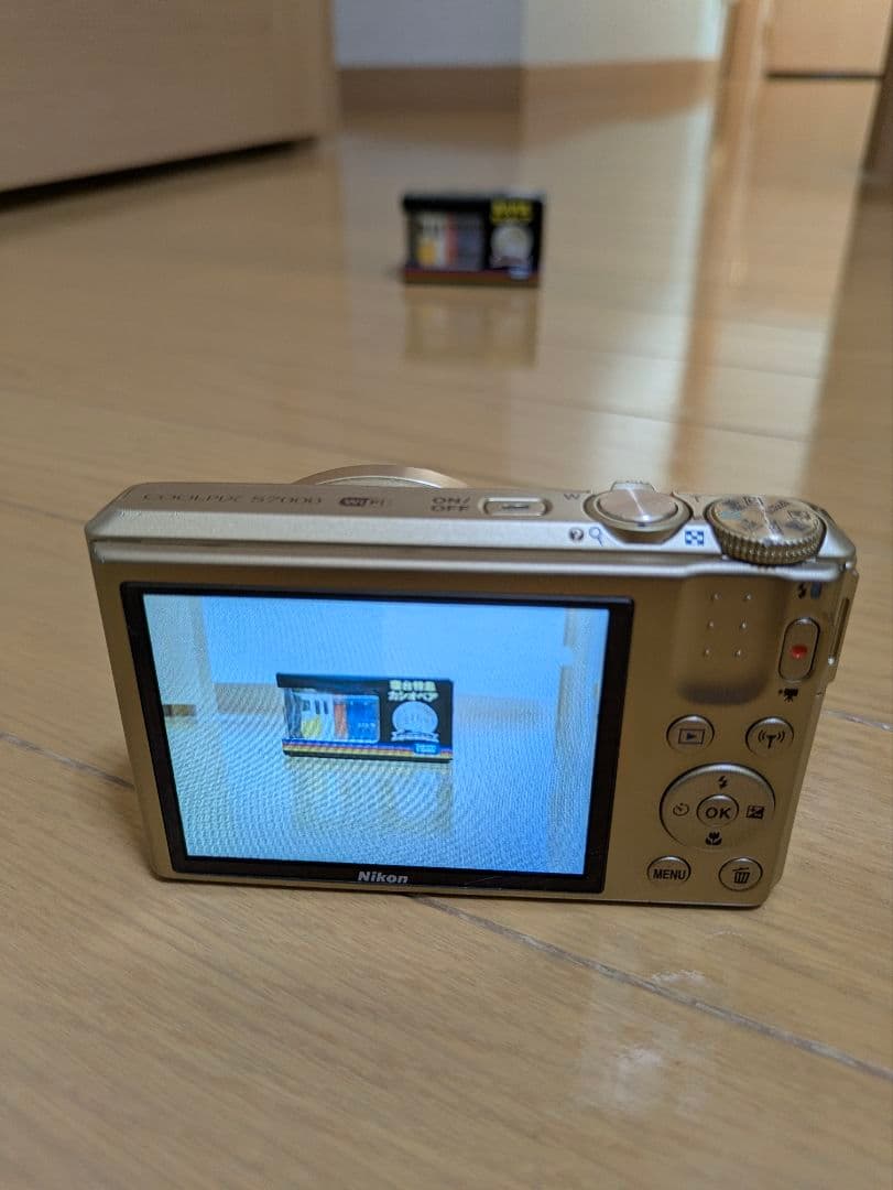 とうこ　本体のみ ニコン COOLPIX S7000　　角傷あり