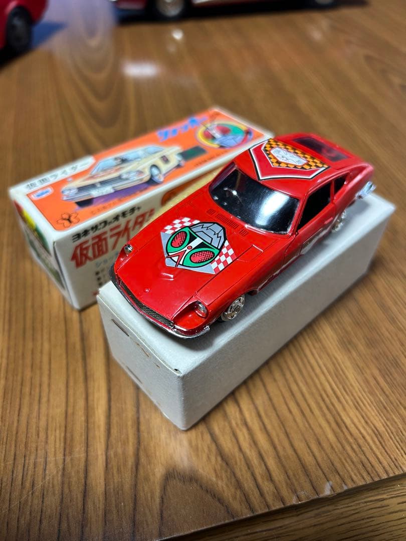 日本製ショッカーの車☆仮面ライダー ダットサン ミニカー