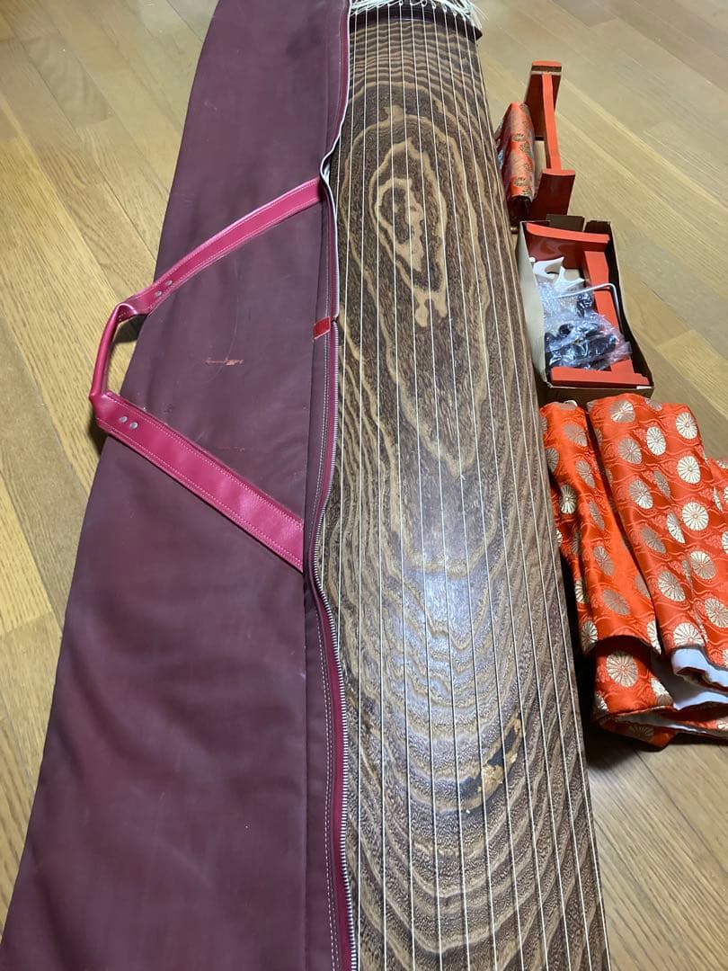 【Tae様向け】十三絃琴／40年以上物／付属品あり／和楽器