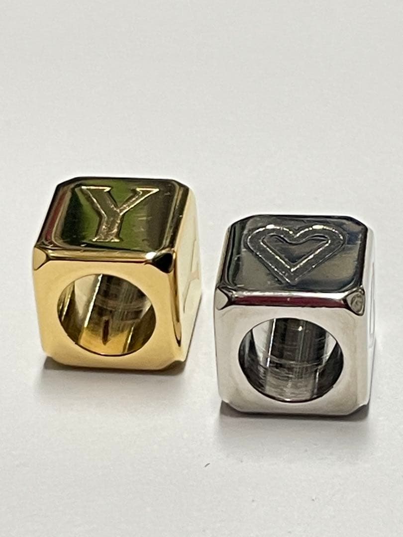 LOEWEロエベ　サイコロ型チャーム　Y.♡ 2個セット　❤︎