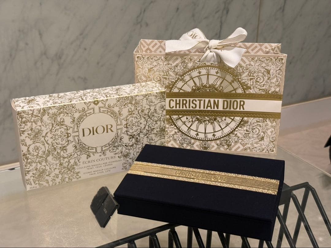 【新品未使用】2023 Dior マルチユースパレット クリスマスコフレ　限定品