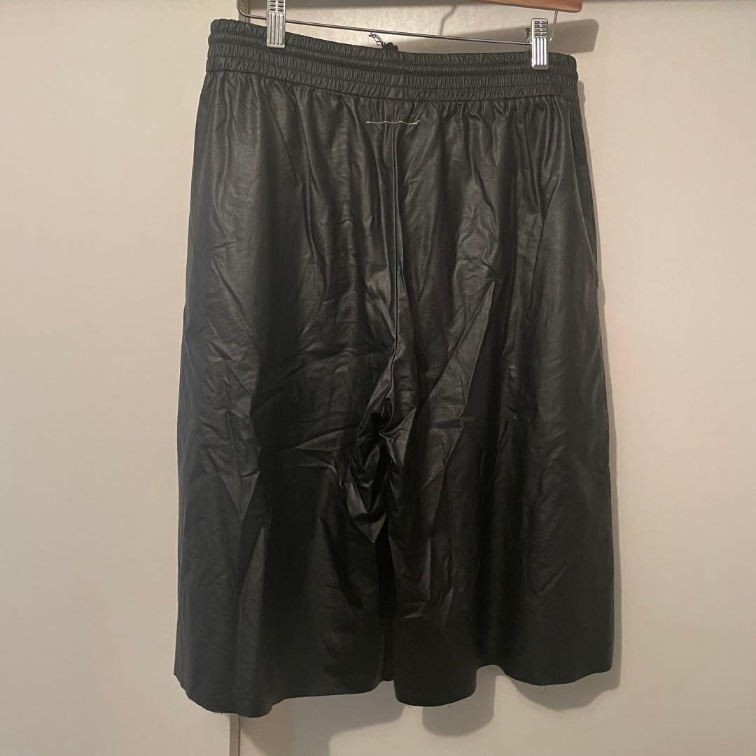 MM6 フェイクレザーハーフパンツ
