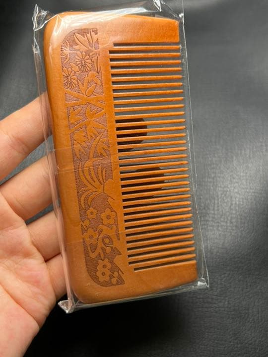 070898   天然桃の木素材櫛　5.5*11.7センチ