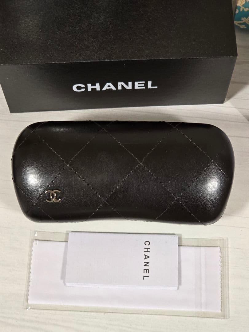 シャネルのサングラス