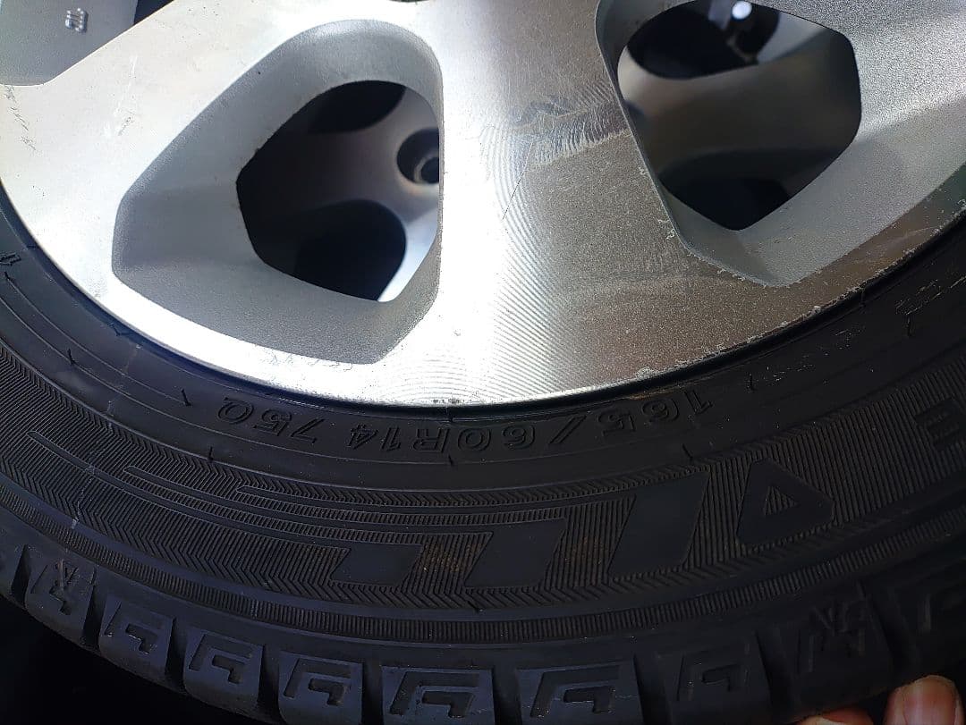 バリ山スタッドレスタイヤとアルミホイールセット　DUNLOP　埼玉