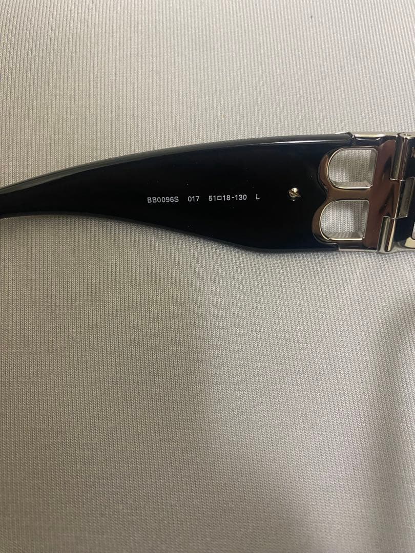 BALENCIAGA ブラックサングラス BBロゴ付き