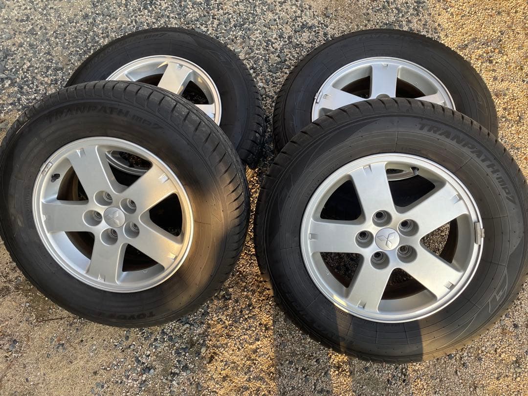 三菱　デリカd5 純正　215/70R16 16インチ ホイールタイヤセット