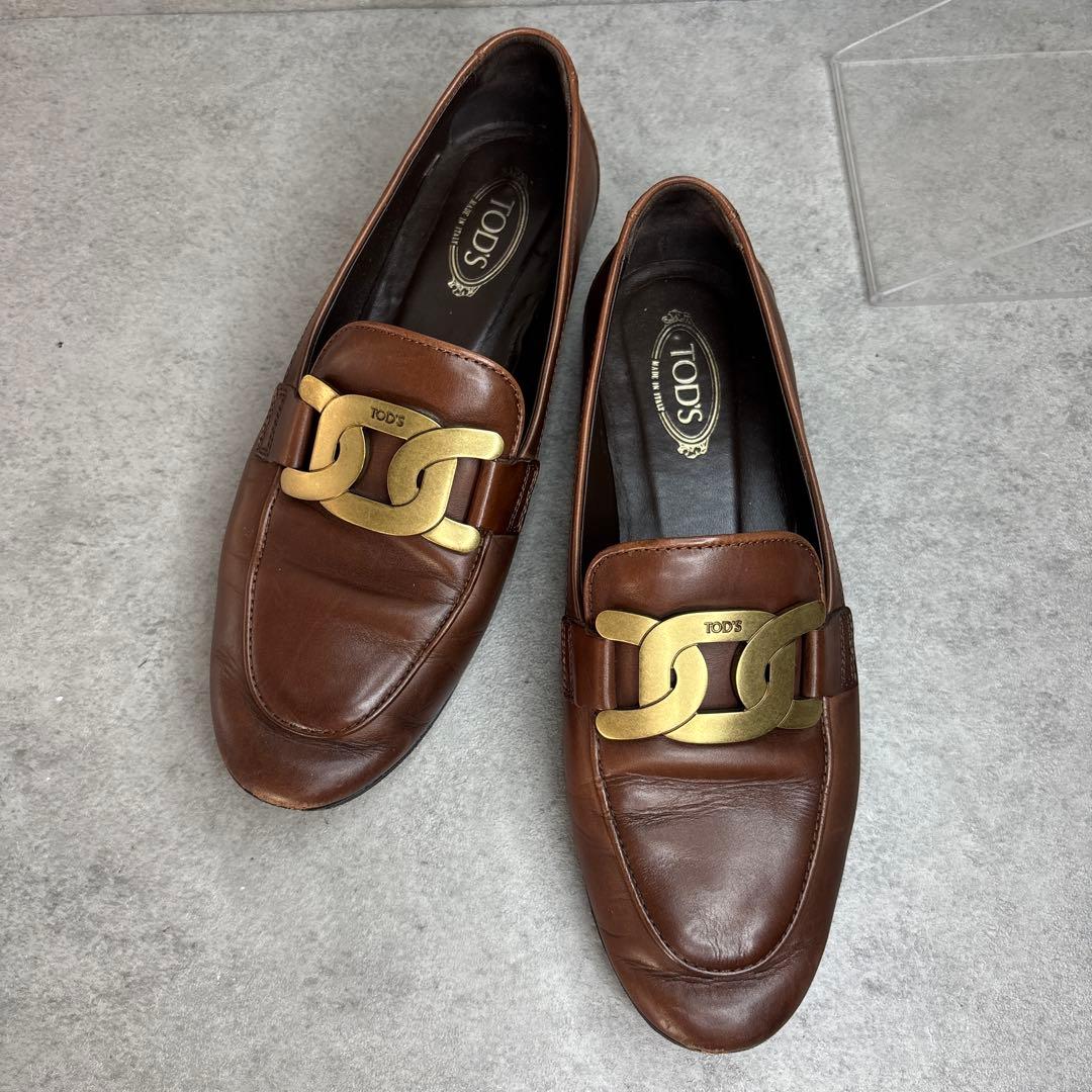 人気定番品！TOD’S トッズ ケイト レザー ローファー メタルチェーン