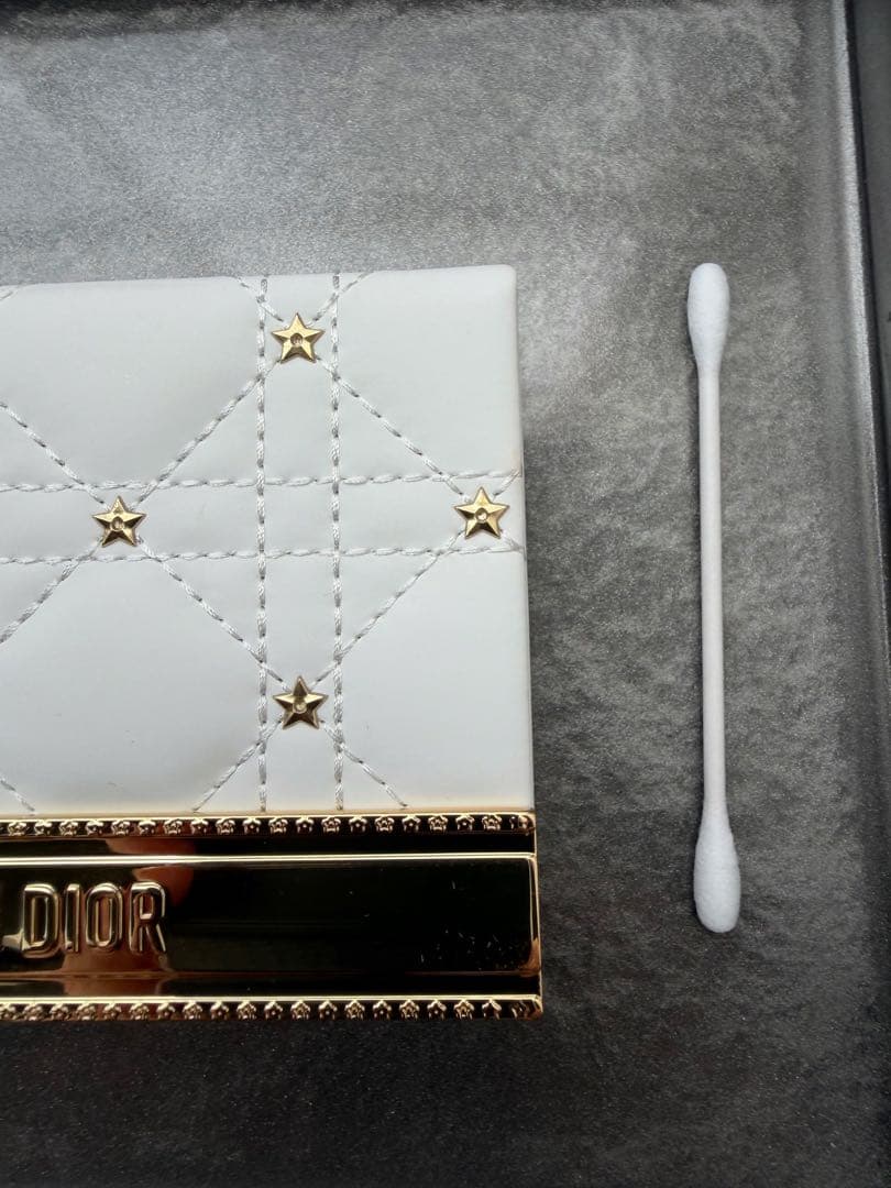 Diorクチュール アイ パレット (ホリデー コレクション 2025 限定品)