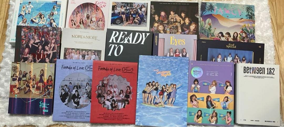 TWICEアルバム26点 ・ポスター8枚まとめ売り