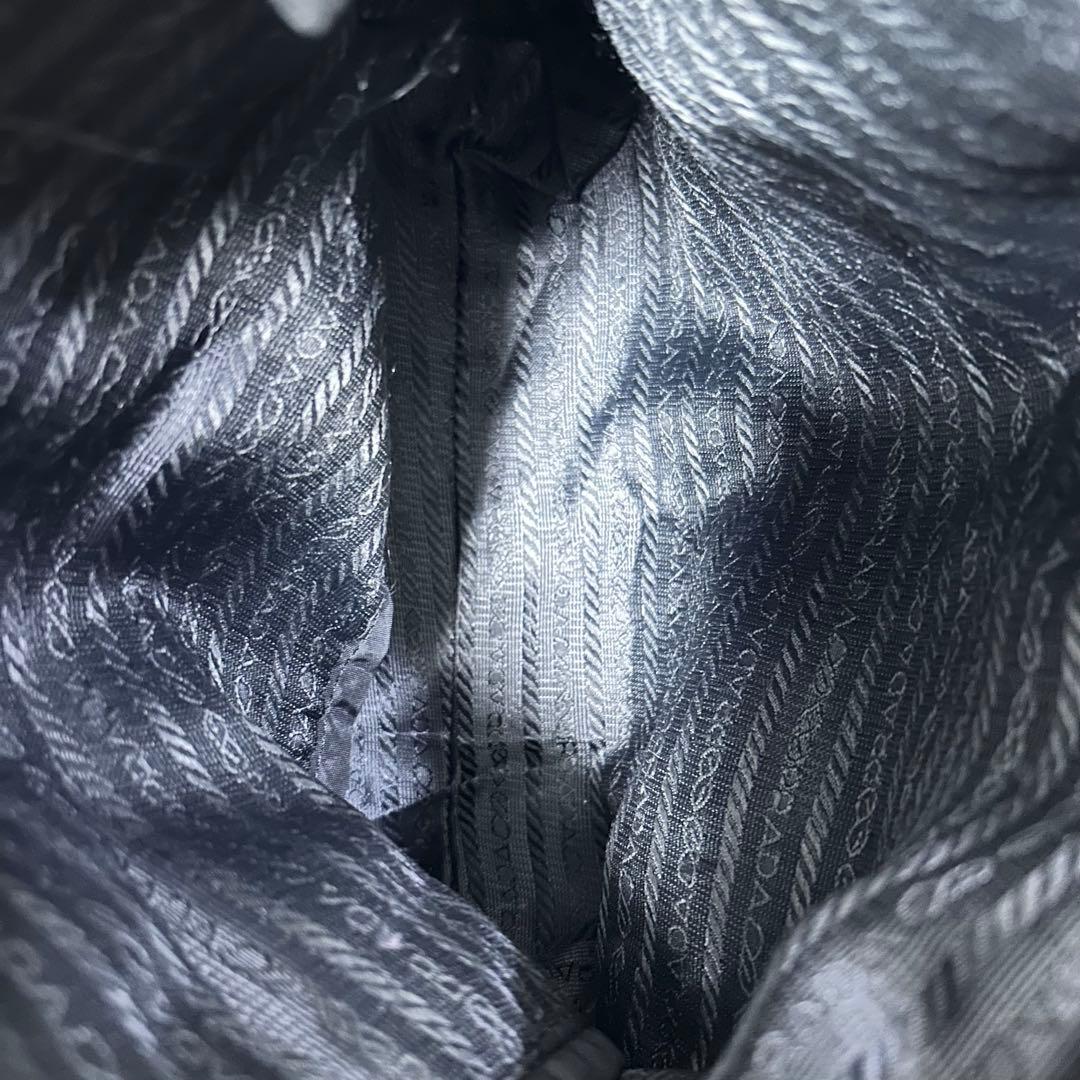 プラダ PRADA ナイロン ショルダーバッグ 三角ロゴプレート ブラック