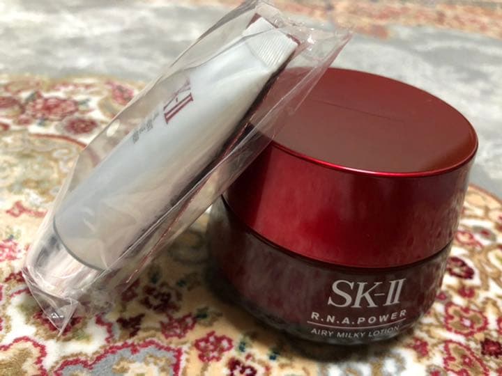 SkⅡ乳液。これを使うと肌年齢を本当に変わります。