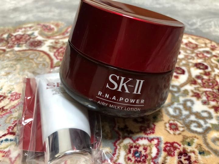 SkⅡ乳液。これを使うと肌年齢を本当に変わります。