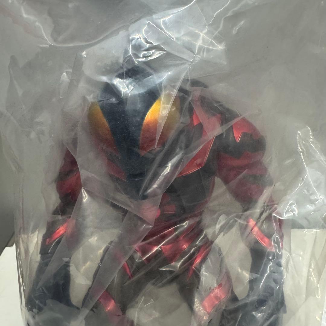 ソフビ　Momoco Studio ウルトラマンベリアル　墓場の画廊